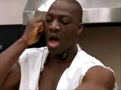 OZ: estupro na penitenci&aacute;ria,valet&atilde;o vira mo&ccedil;a